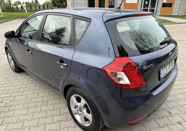 Kia Ceed cena 24900 przebieg: 145000, rok produkcji 2010 z Rymanów małe 631